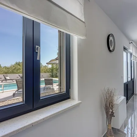 Apartment Luana With Private Pool Porec