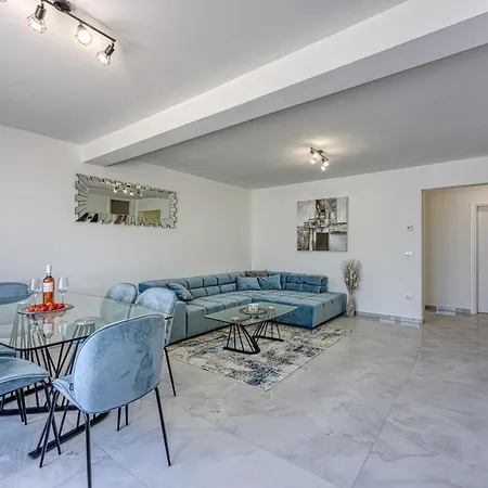 Apartment Luana With Private Pool Porec