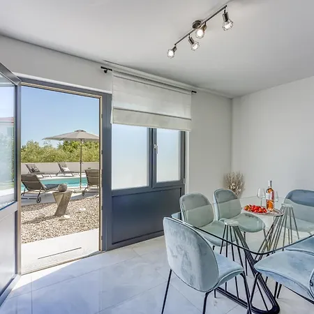 Luana With Private Pool Apartment